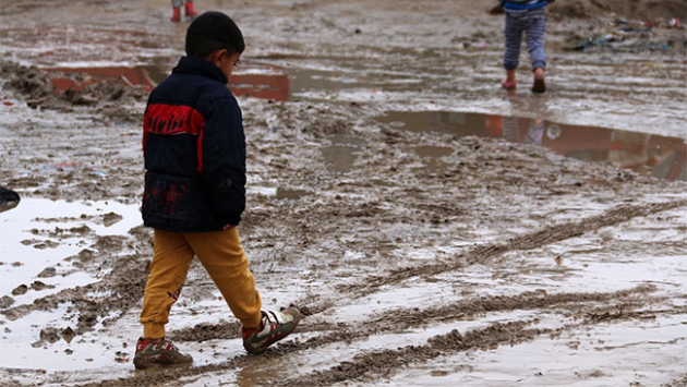 Türkmenler, hem savaşla hem de kışla mücadele ediyor