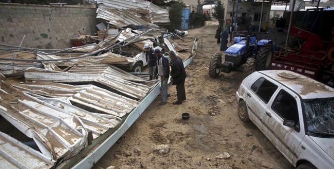 İsrail Gazze'de tarım araçlarını vurdu