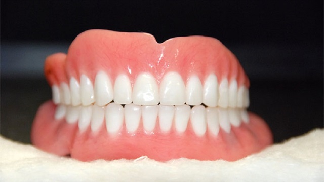 Kanal tedavisi dişlerin ömrünü uzatıyor