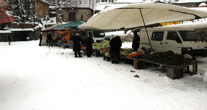 Kar soğuğu pazarı da vurdu