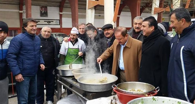 Başkent'te 7 ton hamsi dağıtıldı