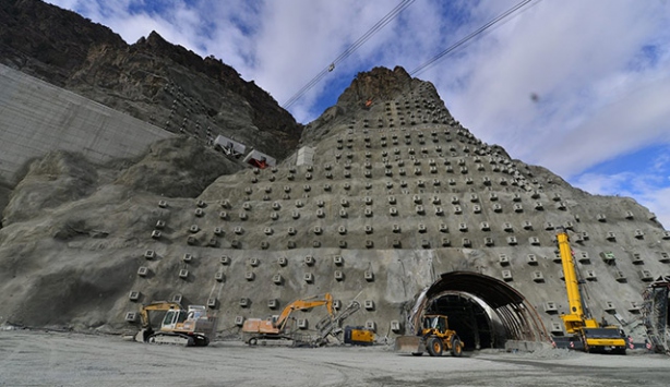Yusufeli Barajı'nda inşaat çalışmaları devam ediyor