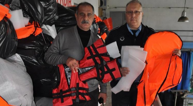 İzmir'de standart dışı bin 263 can yeleği ele geçirildi
