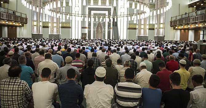 'Memurlar Cuma namazını nasıl kılacak' genelgesi