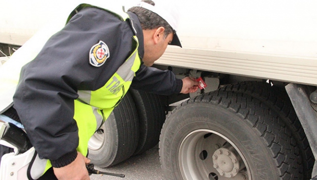 Yolcu otobüslerinde kış lastiği denetimi arttı