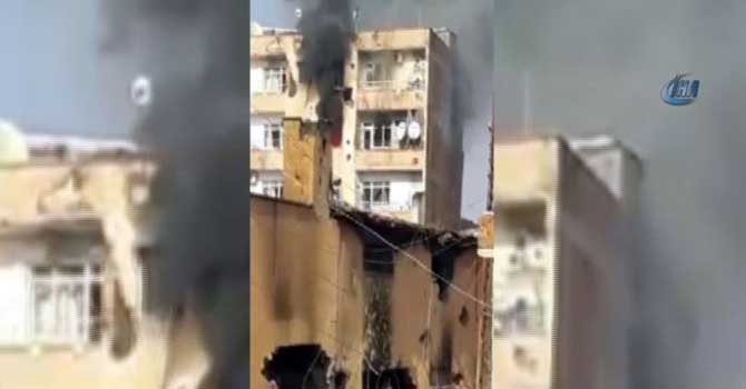 PKK'lılar vatandaşların evlerini yakıyor