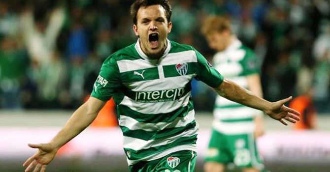 Yuvaya dönüyor.. İmzaya kaldı!