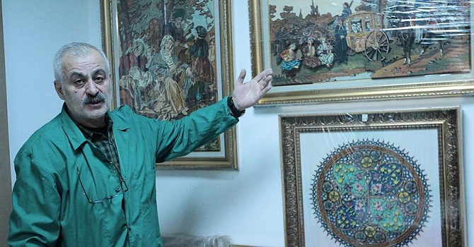 'Üç boyutlu ahşap kabartma tablolar' yapıyor