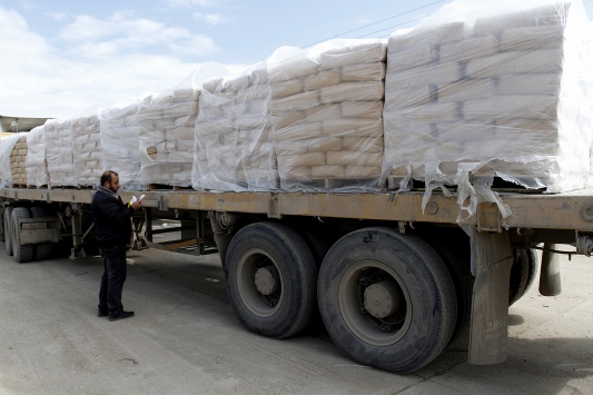 Gazze'nin imarı için gönderilen çimento Aşdod Limanı'na ulaştı