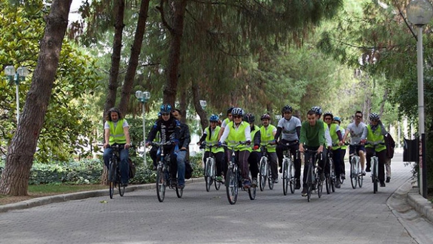 İzmir'de görme engelli bir grup bisiklet kullandı