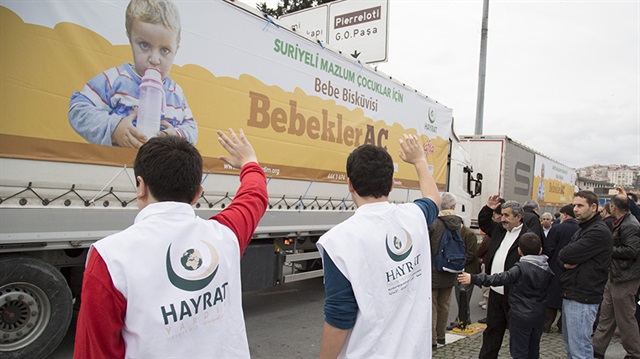 Suriyeli miniklere binlerce bisküvi ve kek gönderildi