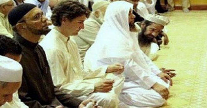 Kanada Başbakanı Justin Trudeau'nun camideki görüntüsü ortaya çıktı