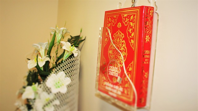 Hastane odalarına Kur'an ve kıble oku koydular