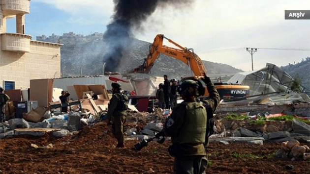 Rahatsız edici olduğu gerekçesiyle Filistinli'nin evini yıktılar