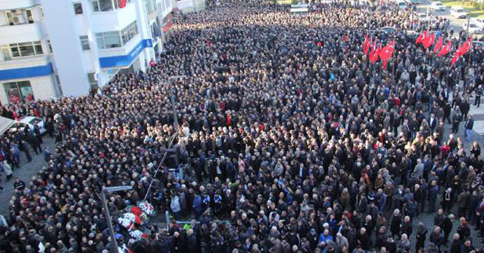 Şehit cenazesinde mahşeri kalabalık!