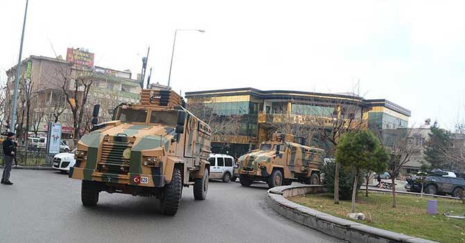 Askeri birliklerin 800 bin litre akaryakıtını çaldılar!