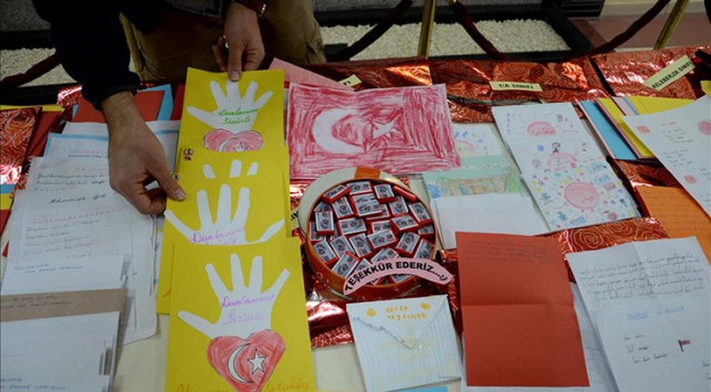 Asker ve polislere öğrencilerden hediyeler