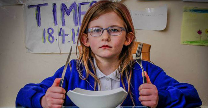 Bu kız uyumuyor, acıkmıyor, acı hissetmiyor