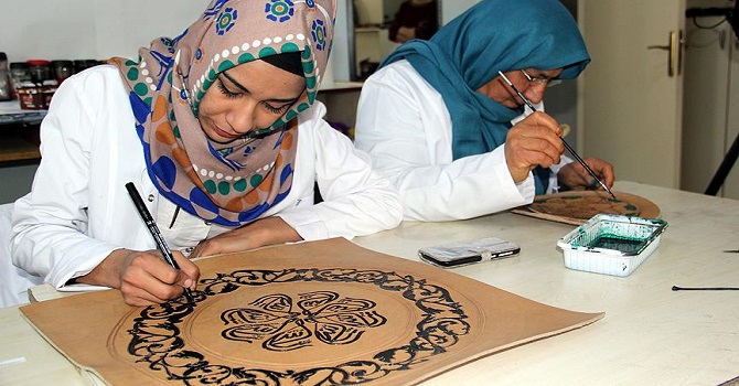 Ham deriler kadınların ellerinde hayat buluyor