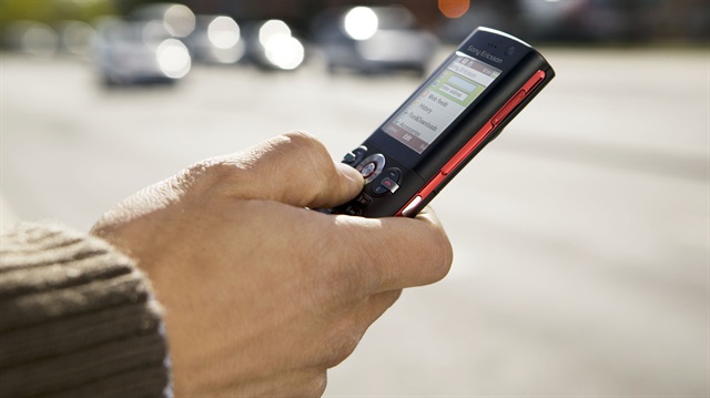 Gençler günde 4 saatlerini akıllı telefonlara harcıyor