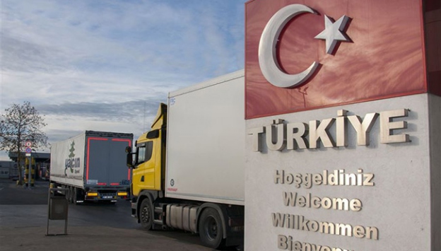 Kapıkule'de 9 kilometrelik tır kuyruğu oluştu