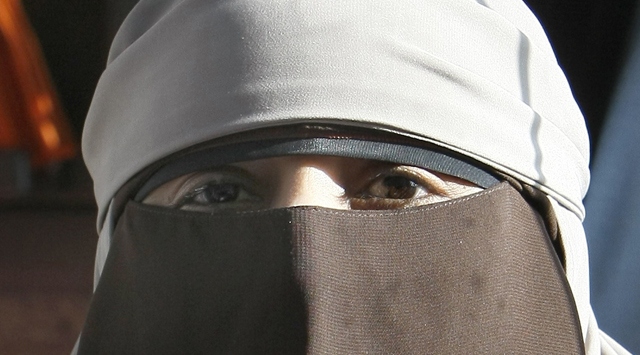 Mısır'da öğretim görevlilerine peçe yasağı kararı