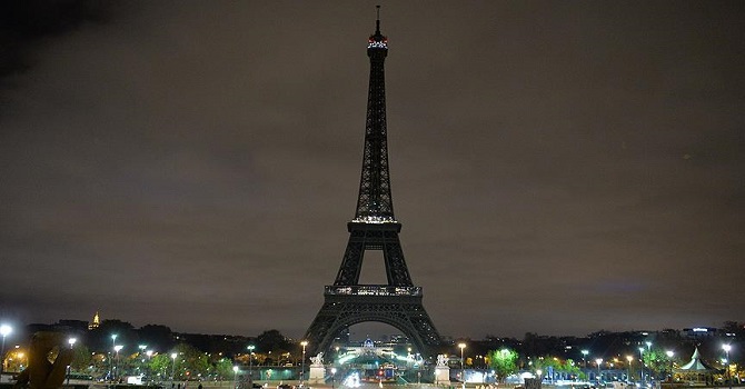 Eyfel Kulesi’nin ziyaretçileri azaldı
