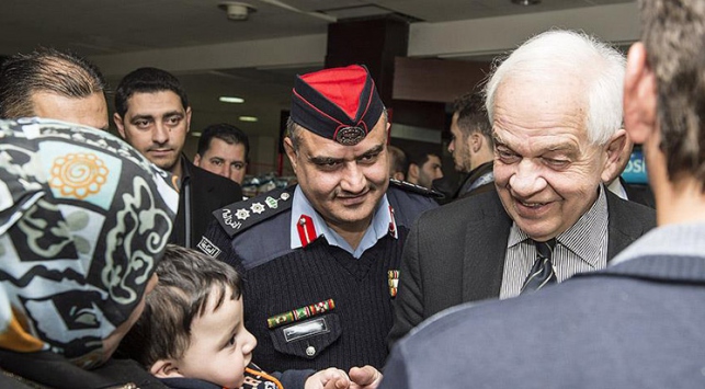 Kanada Suriyeli mülteci alımını geçici olarak durdurdu