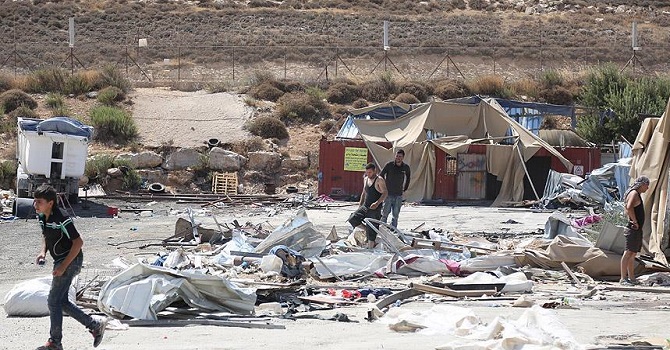 İsrail, Kudüs'te Filistinlilere ait 4 barakayı yıktı