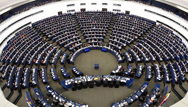 AP'nin başörtüsü ayrımcılığına AB Komisyonu'ndan tepki