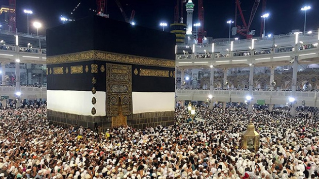 Diyanet, 100 engelli öğrenciyi umreye götürüyor