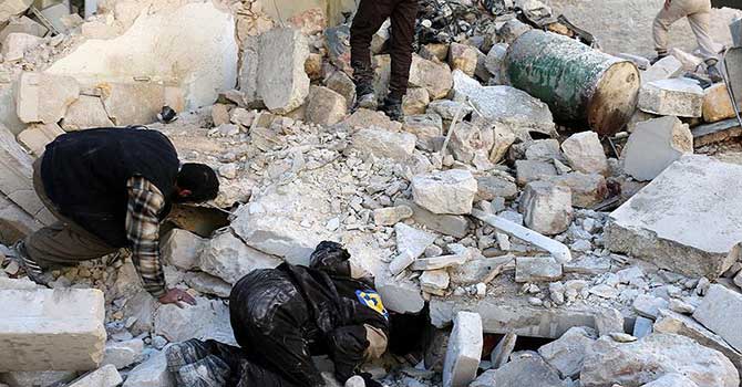 Rus uçakları Suriye'de öldürmeye devam ediyor