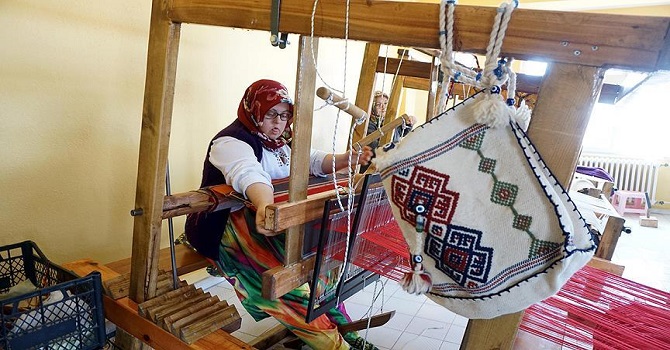 Karacakılavuz el dokumalarına 'özel' dokunuş