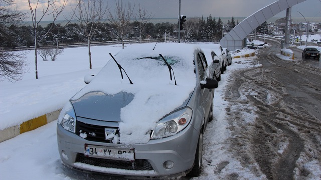 Öğrencilerin karlı havayla imtihanı