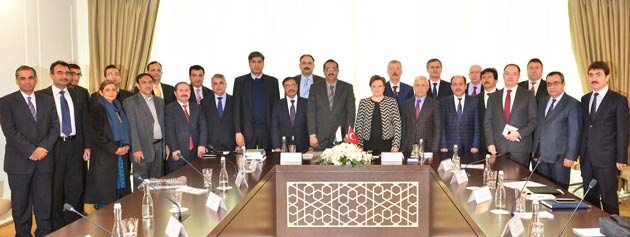 Türkiye Pakistan'da 25 bin ev yapacak