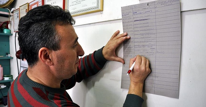 Bu ilçede düğün tarihlerini berber belirliyor