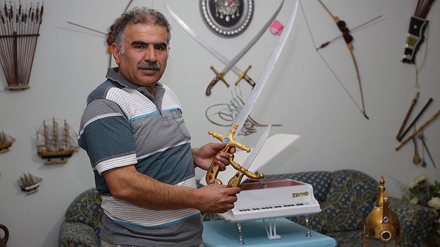 Çöpteki atık malzemeleri sanata çeviriyor