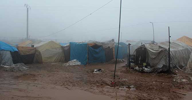 Türkmen sığınmacıların çadırlarına saldırı: 5 yaralı