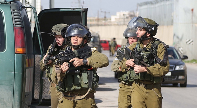 İsrail güçleri 8 Filistinliyi gözaltına aldı
