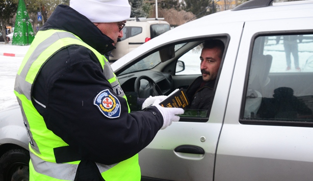İstanbul'da trafik denetimlerinde 41 bin 498 kişiye ceza kesildi
