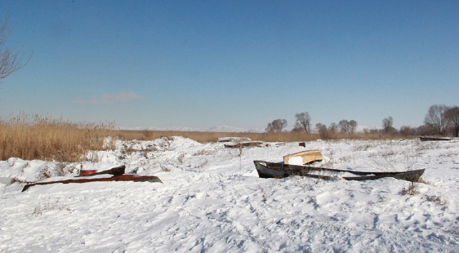 Eber Gölü buz tuttu