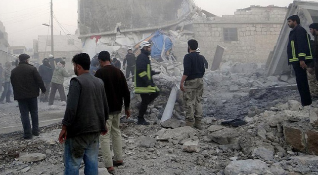 Esed güçleri Muadamiye'ye varil bombası ile saldırdı