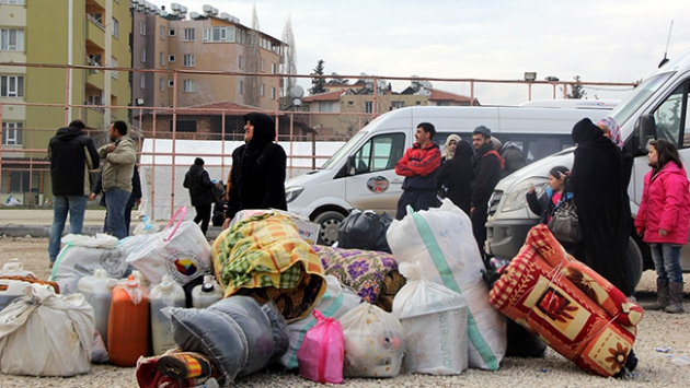 Suriyeliler sınırdaki yeni çadır kente alınıyor