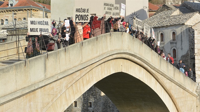 Bosna'da başörtüsü yasağına tepki