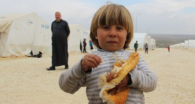 Bayır-Bucak'tan gelen Türkmenler kampa yerleştirildi
