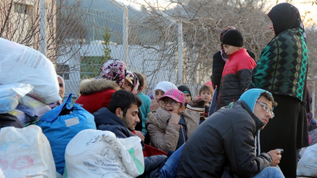 Yayladağı sınırına gelen yaklaşık 7 bin kişi Türkiye'ye alındı