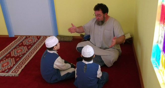 Müslüman oldu, Romanya'da köyüne cami yaptırdı