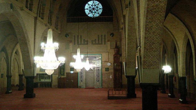 Satılık kiliseler cami oluyor