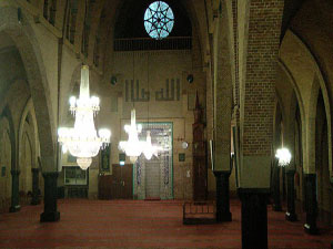 Müslümanlar Avrupa'daki kiliseleri camiye çeviriyor