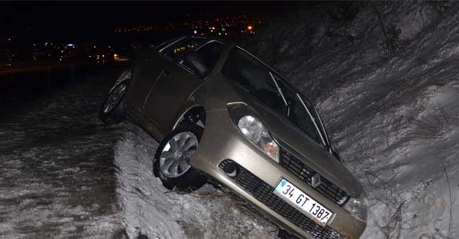 Karayollarında kar yağışı yol durumunu olumsuz etkiledi